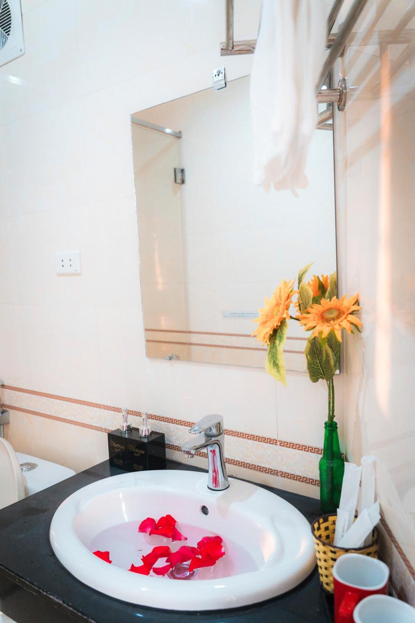Victoria Hotel Me Tri Ханой Екстериор снимка